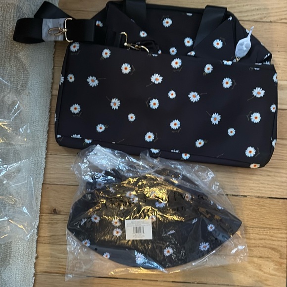 Alice and Olivia small duffel bag and matching hat - Picture 1 of 4